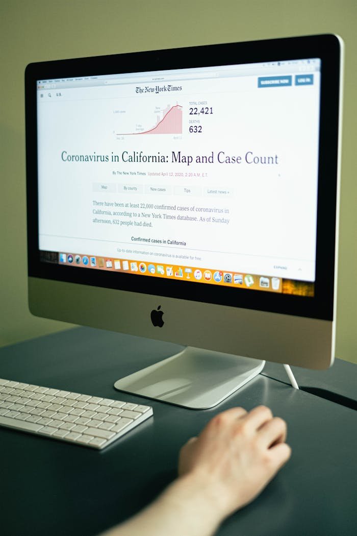 A computer displaying coronavirus case numbers in California on a news website.